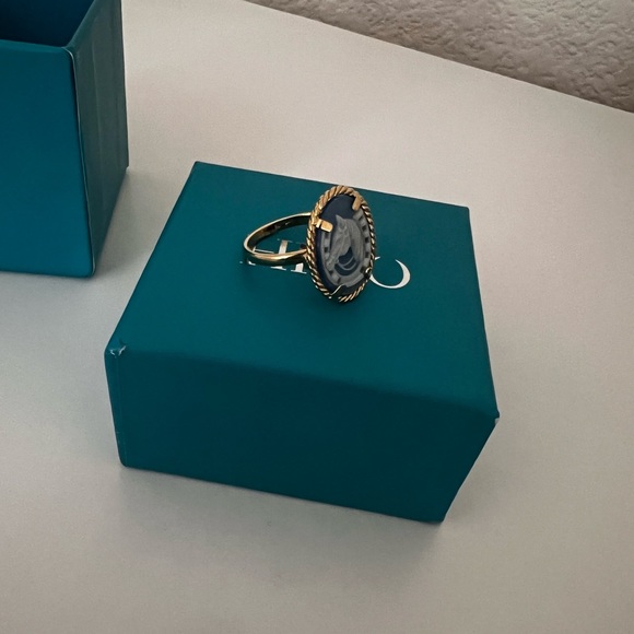 Gold ring with Horse Motif by Himo Jewelery NWT Gift For Her - Picture 4 of 8